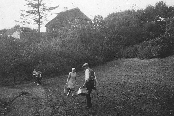 1928