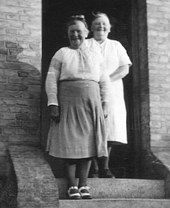 1945