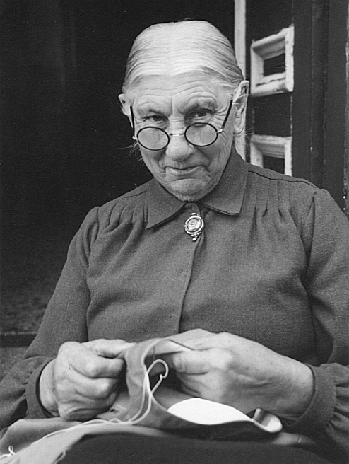 1946